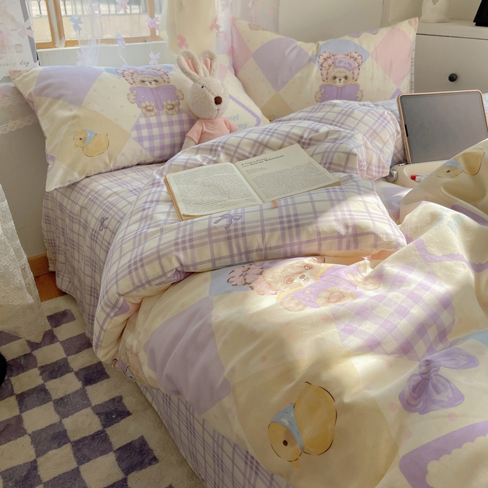 91家纺网 家纺一手货源 找家纺 六巷胡同 2024新款40支全棉纯棉INS洛丽塔卡通甜美少女心系列四件套 紫色贪睡熊