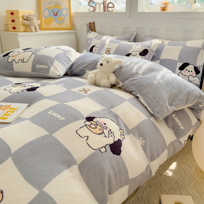 91家纺网 家纺一手货源 找家纺 枋梢家纺 2024新款加厚牛奶绒印花四件套 方块小狗