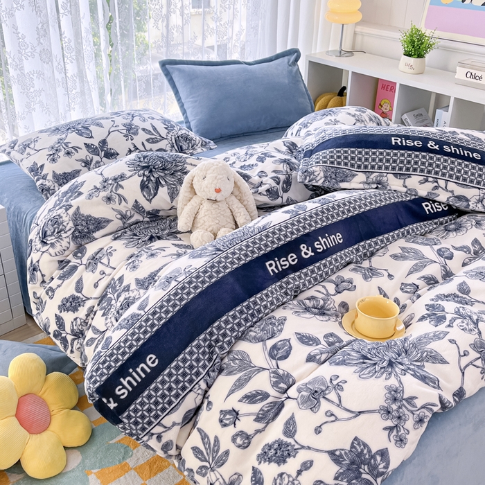 91家纺网 家纺一手货源 找家纺 青螺家纺 2024加厚高克重保暖爆款小清新牛奶绒印花双面绒单被套 青花瓷