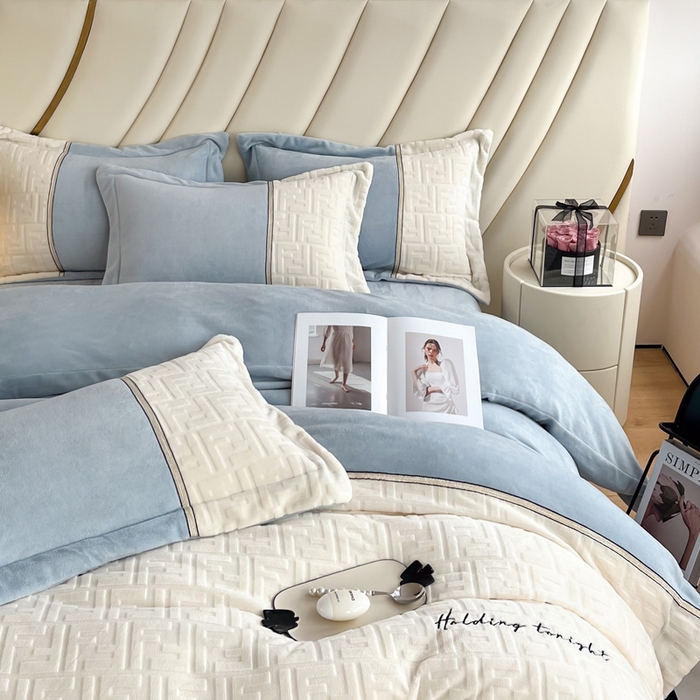 91家纺网 家纺一手货源 找家纺 2024秋冬新款时尚宽边立体剪花刺绣加厚牛奶绒四件套-赫莲娜系列 赫莲娜蓝灰