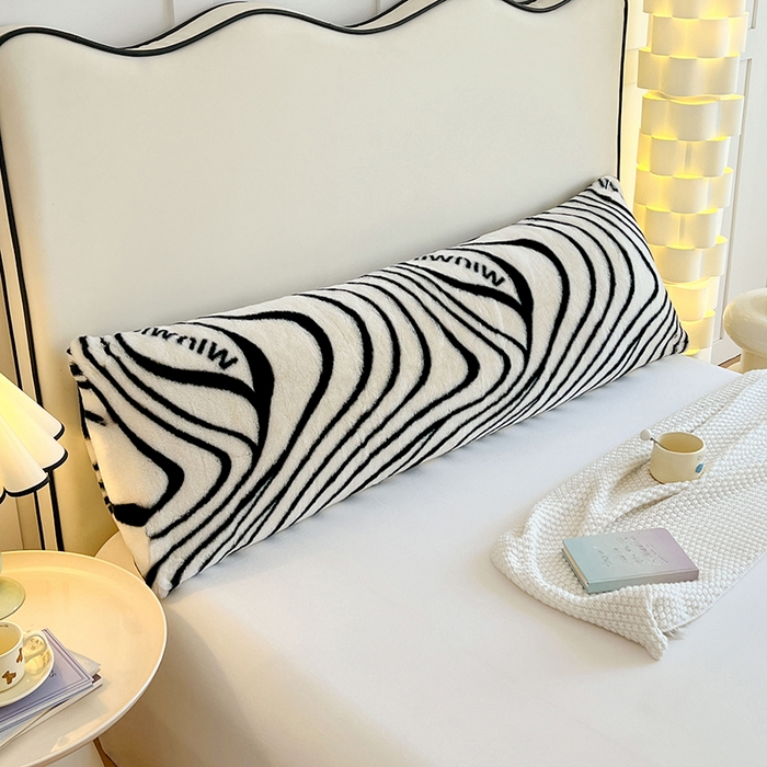 91家纺网 家纺一手货源 找家纺 梦舒羽 2025新款兔毛绒印花双人枕套牛奶绒加长枕芯套雪花绒枕头套艺术线条