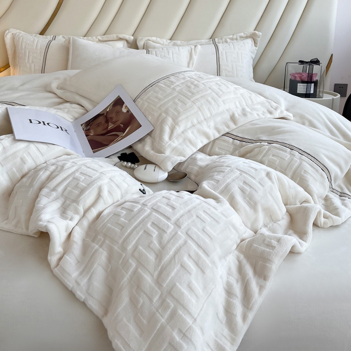 91家纺网 家纺一手货源 找家纺 2024秋冬新款时尚宽边立体剪花刺绣加厚牛奶绒四件套-赫莲娜系列 赫莲娜奶白