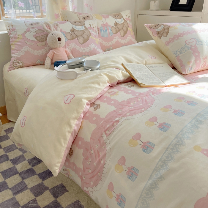 91家纺网 家纺一手货源 找家纺 六巷胡同 2024新款40支全棉纯棉INS洛丽塔卡通甜美少女心系列四件套 气球蛋糕熊