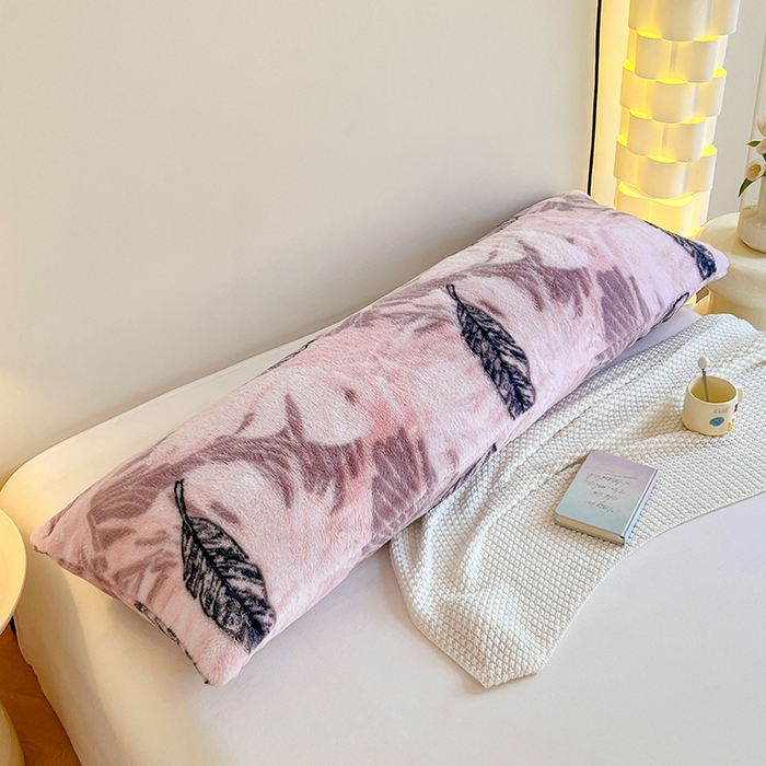 91家纺网 家纺一手货源 找家纺 梦舒羽 2025新款兔毛绒印花双人枕套牛奶绒加长枕芯套雪花绒枕头套一叶知秋