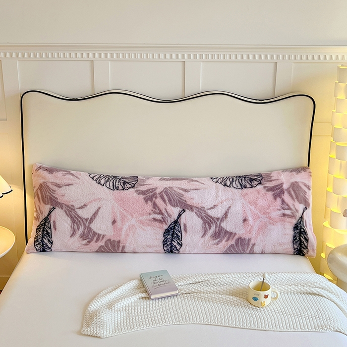 91家纺网 家纺一手货源 找家纺 梦舒羽 2025新款兔毛绒印花双人枕套牛奶绒加长枕芯套雪花绒枕头套一叶知秋