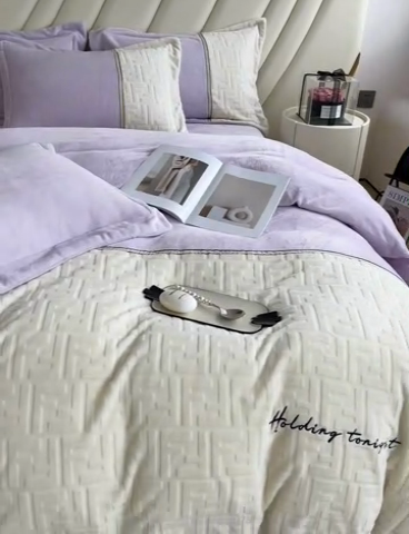 91家纺网 家纺一手货源 找家纺 2024秋冬新款时尚宽边立体剪花刺绣加厚牛奶绒四件套-赫莲娜系列 赫莲娜浅紫