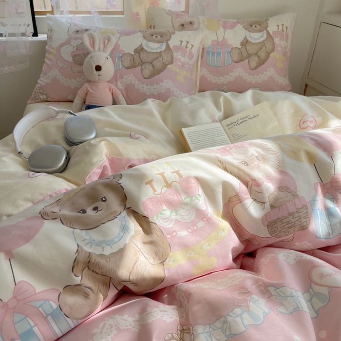 91家纺网 家纺一手货源 找家纺 六巷胡同 2024新款40支全棉纯棉INS洛丽塔卡通甜美少女心系列四件套 气球蛋糕熊