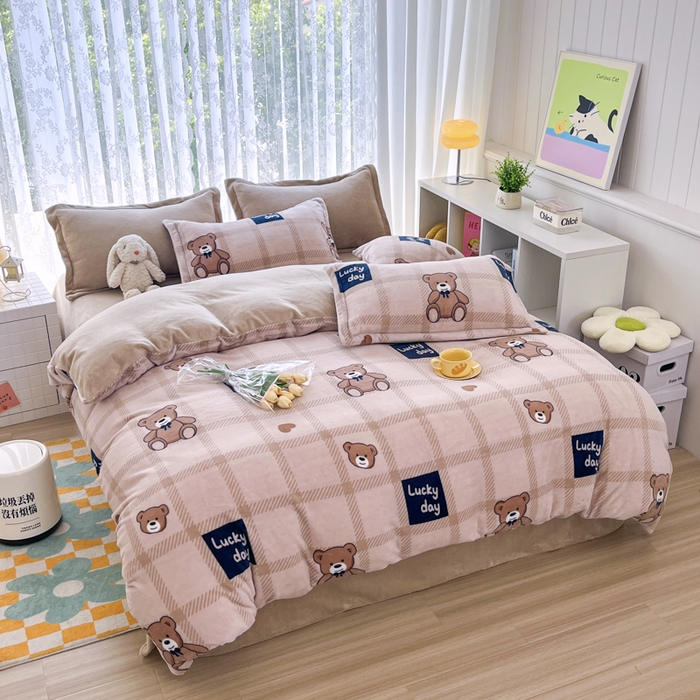 91家纺网 家纺一手货源 找家纺 青螺家纺 2024加厚高克重保暖爆款小清新牛奶绒印花双面绒单被套 格子小熊