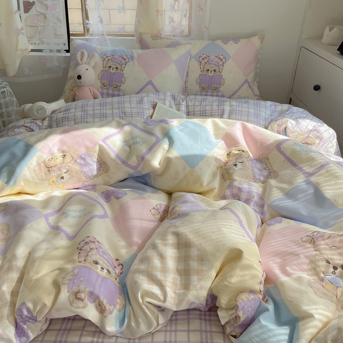 91家纺网 家纺一手货源 找家纺 六巷胡同 2024新款40支全棉纯棉INS洛丽塔卡通甜美少女心系列四件套 紫色贪睡熊