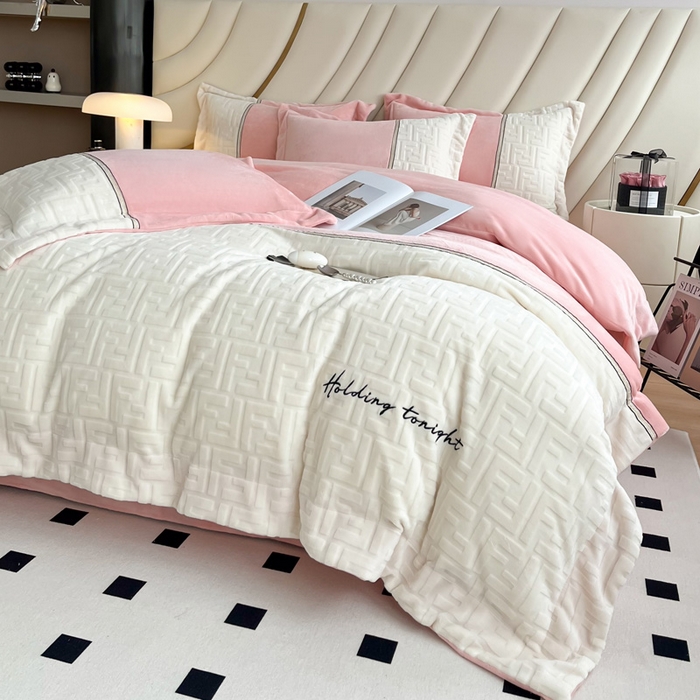 91家纺网 家纺一手货源 找家纺 2024秋冬新款时尚宽边立体剪花刺绣加厚牛奶绒四件套-赫莲娜系列 赫莲娜粉玉