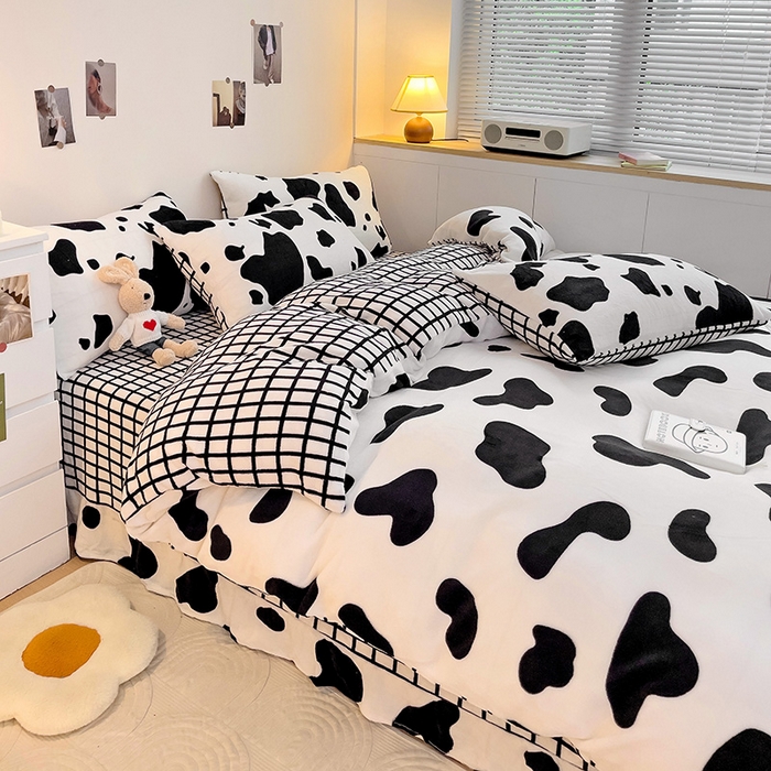 91家纺网 家纺一手货源 找家纺 西引力 2024新款加厚小清新牛奶绒四件套床单款床笠款单被套爆款 黑糖奶牛