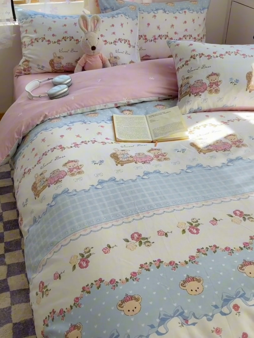 91家纺网 家纺一手货源 找家纺 六巷胡同 2024新款40支全棉纯棉INS洛丽塔卡通甜美少女心系列四件套 露西花园熊