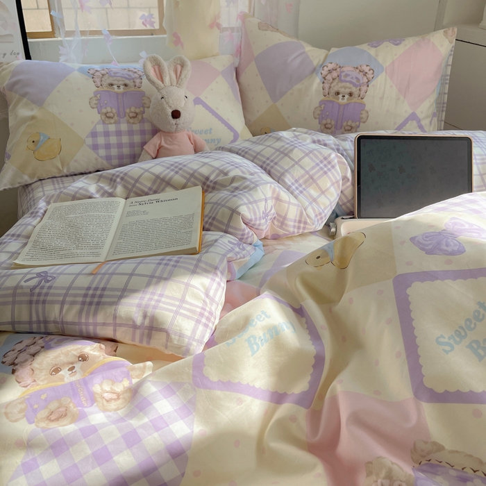 91家纺网 家纺一手货源 找家纺 六巷胡同 2024新款40支全棉纯棉INS洛丽塔卡通甜美少女心系列四件套 紫色贪睡熊