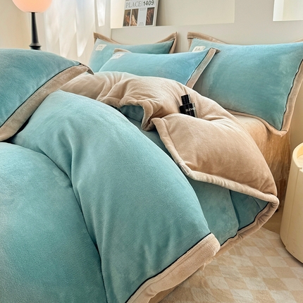 91家纺网 家纺一手货源 找家纺 喜梦缘 2025新款高克重牛奶绒双拼四件套 双拼色-宾利蓝+咖色