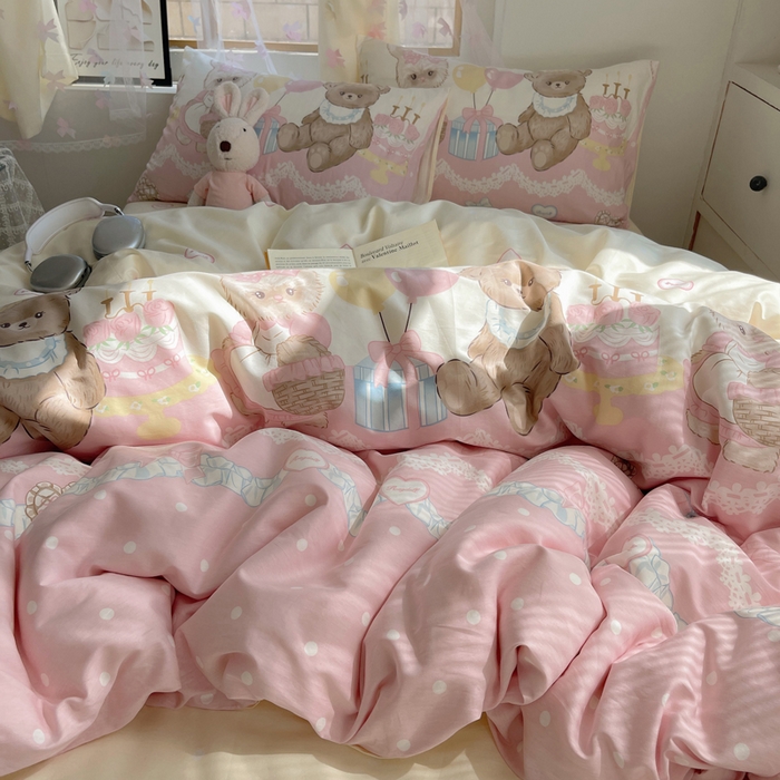 91家纺网 家纺一手货源 找家纺 六巷胡同 2024新款40支全棉纯棉INS洛丽塔卡通甜美少女心系列四件套 气球蛋糕熊