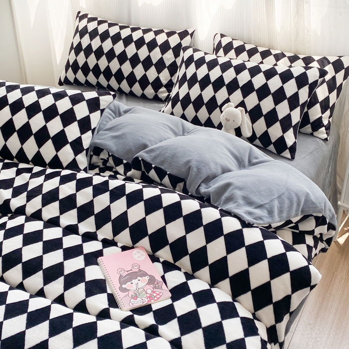 91家纺网 家纺一手货源 找家纺 西引力 2024新款加厚小清新牛奶绒四件套床单款床笠款单被套爆款 格子