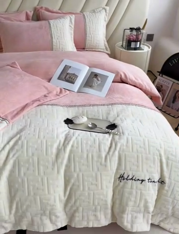 91家纺网 家纺一手货源 找家纺 2024秋冬新款时尚宽边立体剪花刺绣加厚牛奶绒四件套-赫莲娜系列 赫莲娜粉玉