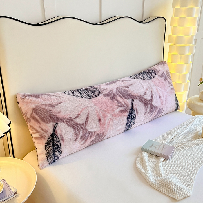 91家纺网 家纺一手货源 找家纺 梦舒羽 2025新款兔毛绒印花双人枕套牛奶绒加长枕芯套雪花绒枕头套一叶知秋