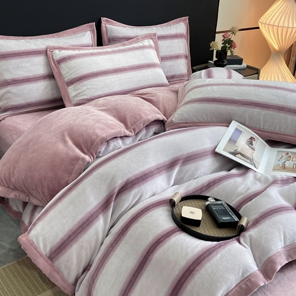 91家纺网 家纺一手货源 找家纺 康纳利 24年新款A类235克全消光加厚牛奶绒四件套9斤奢芙绒系列 查尔斯-迦罗紫