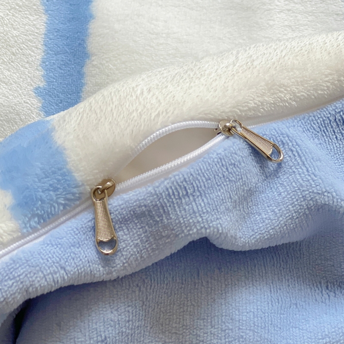 91家纺网 家纺一手货源 找家纺 丝羽坊 2024新款加厚小清新牛奶绒印花四件套单被套床笠四件套-场景二 可爱猫