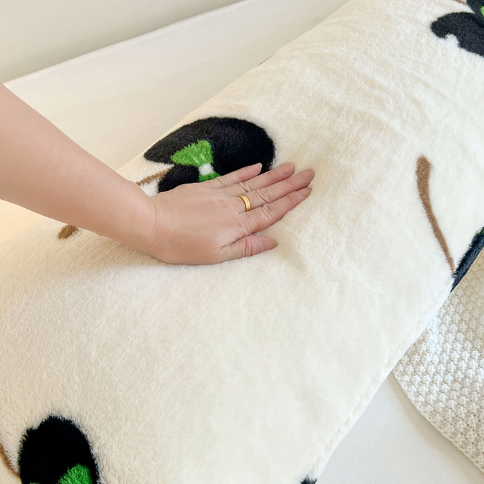 91家纺网 家纺一手货源 找家纺 梦舒羽 2025新款兔毛绒印花双人枕套牛奶绒加长枕芯套雪花绒枕头套一见倾心-黑