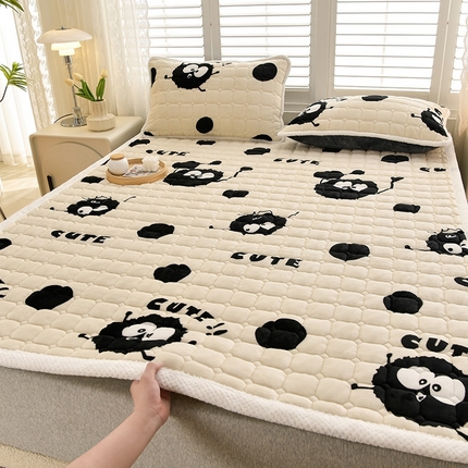 91家纺网 家纺一手货源 找家纺 （总）牵依 2025新款牛奶绒印花200g加厚夹棉保暖软床垫床褥子