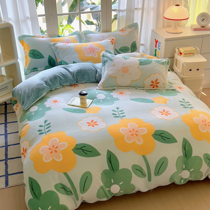 91家纺网 家纺一手货源 找家纺 丝羽坊 2024新款加厚小清新牛奶绒印花四件套单被套床笠四件套-场景二 花梦