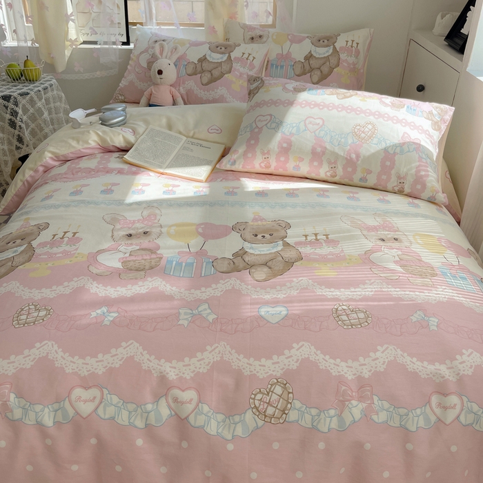 91家纺网 家纺一手货源 找家纺 六巷胡同 2024新款40支全棉纯棉INS洛丽塔卡通甜美少女心系列四件套 气球蛋糕熊