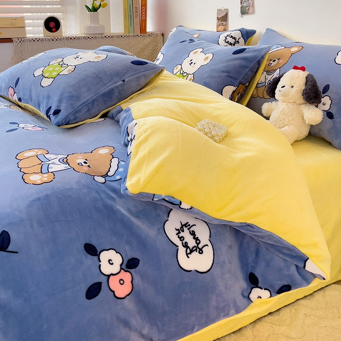 91家纺网 家纺一手货源 找家纺 西引力 2024新款加厚小清新牛奶绒四件套床单款床笠款单被套爆款 花朵小熊