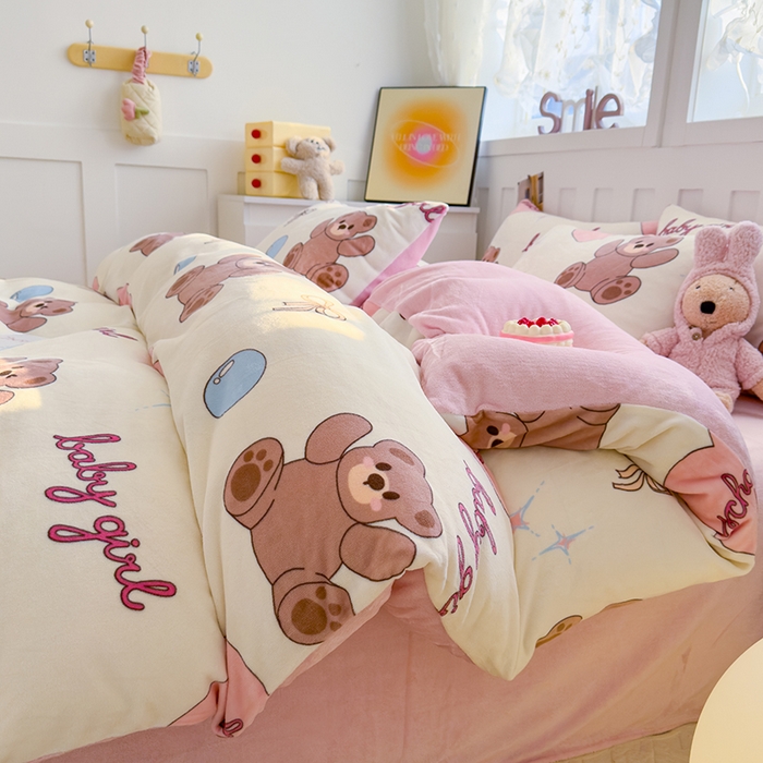 91家纺网 家纺一手货源 找家纺 枋梢家纺 2024新款加厚牛奶绒印花四件套 爱心小熊