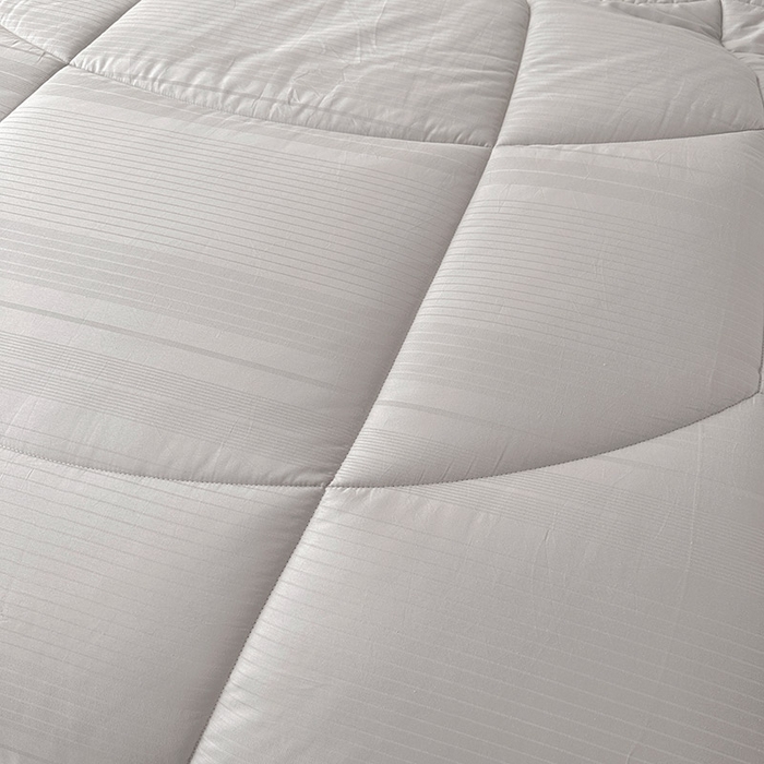 91家纺网 家纺一手货源 找家纺 2024新款澳洲水洗羊毛纯棉全棉提花羊毛被春秋被加厚冬被被子被芯-三明治款 灰色