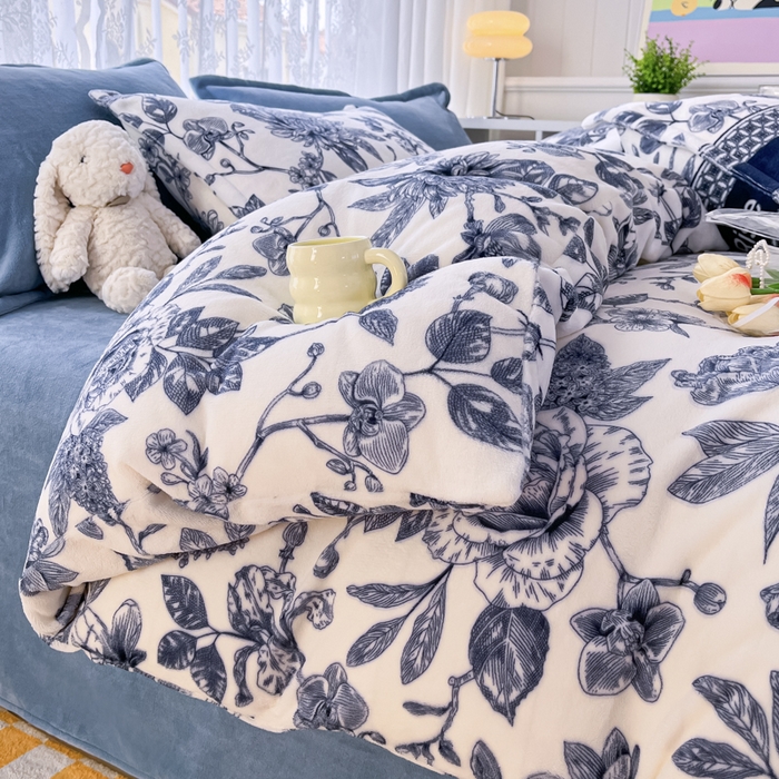 91家纺网 家纺一手货源 找家纺 青螺家纺 2024加厚高克重保暖爆款小清新牛奶绒印花双面绒单被套 青花瓷