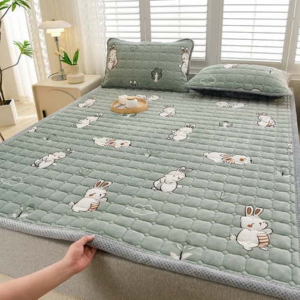 91家纺网 家纺一手货源 找家纺 （总）牵依 2025新款牛奶绒印花200g加厚夹棉保暖软床垫床褥子