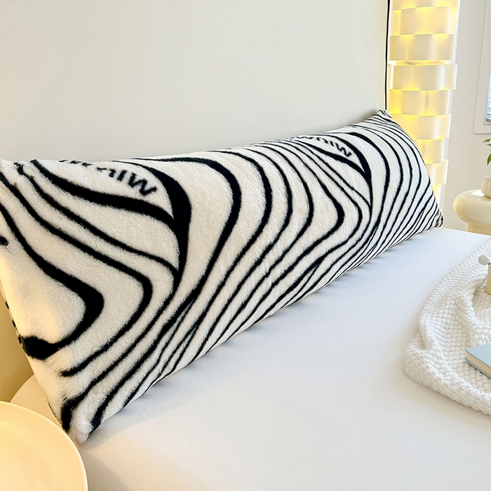 91家纺网 家纺一手货源 找家纺 梦舒羽 2025新款兔毛绒印花双人枕套牛奶绒加长枕芯套雪花绒枕头套艺术线条