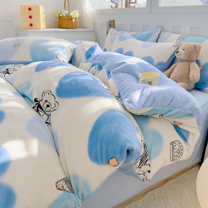 91家纺网 家纺一手货源 找家纺 枋梢家纺 2024新款加厚牛奶绒印花四件套 爱心蓝熊