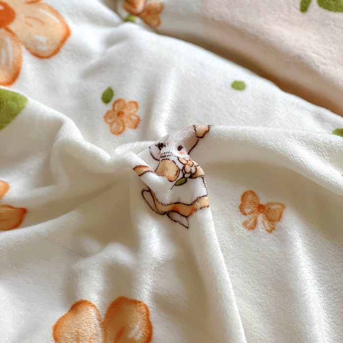 91家纺网 家纺一手货源 找家纺 丝羽坊 2024新款加厚小清新牛奶绒印花四件套单被套床笠四件套-场景二 花小兔