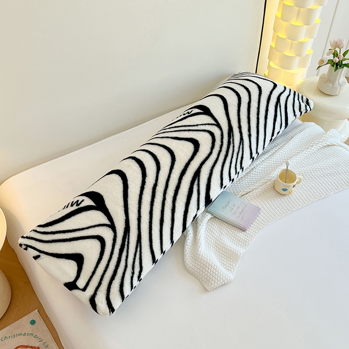 91家纺网 家纺一手货源 找家纺 梦舒羽 2025新款兔毛绒印花双人枕套牛奶绒加长枕芯套雪花绒枕头套艺术线条