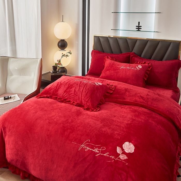 91家纺网 家纺一手货源 找家纺 绣女坊 2024新款韩版花边绣花牛奶绒四件套 大红色