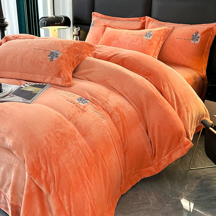 91家纺网 家纺一手货源 找家纺 橘姿家纺 2024新款高克重九斤牛奶绒绣花四件套 相伴-桔