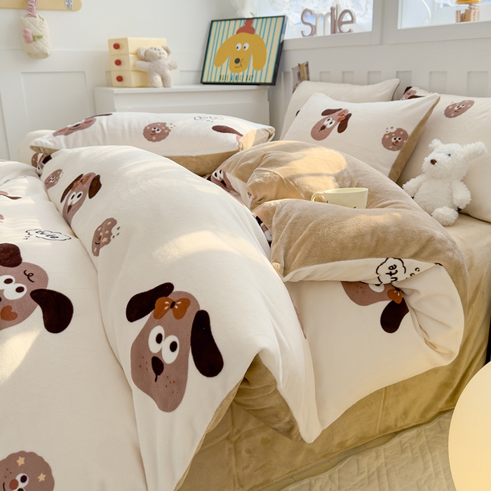 91家纺网 家纺一手货源 找家纺 枋梢家纺 2024新款加厚牛奶绒印花四件套 饼干小狗