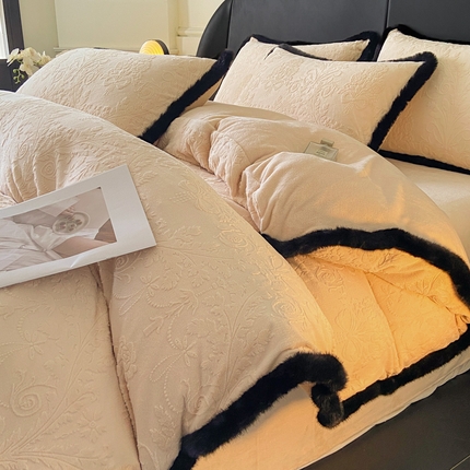 91家纺网 家纺一手货源 找家纺 （总）宇航家纺 2025新款兔毛花边雕花牛奶绒四件套