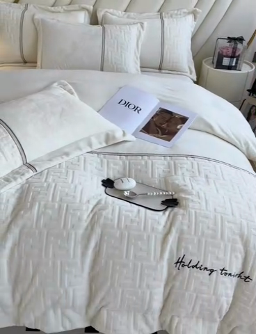 91家纺网 家纺一手货源 找家纺 2024秋冬新款时尚宽边立体剪花刺绣加厚牛奶绒四件套-赫莲娜系列 赫莲娜奶白