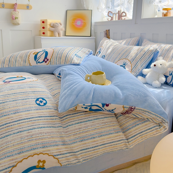 91家纺网 家纺一手货源 找家纺 枋梢家纺 2024新款加厚牛奶绒印花四件套 H蓝条纹