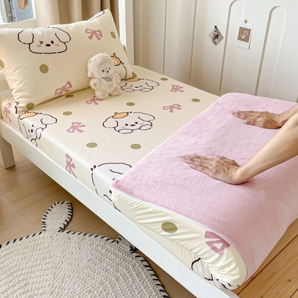 91家纺网 家纺一手货源 找家纺 寻米 2024新款AB双面学生床垫套 波点狗