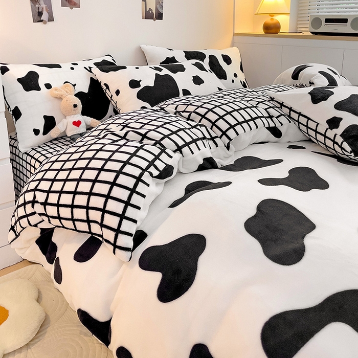 91家纺网 家纺一手货源 找家纺 西引力 2024新款加厚小清新牛奶绒四件套床单款床笠款单被套爆款 黑糖奶牛