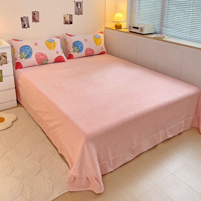 91家纺网 家纺一手货源 找家纺 西引力 2024新款加厚小清新牛奶绒四件套床单款床笠款单被套爆款 草莓乐园