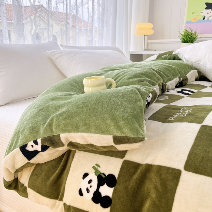 91家纺网 家纺一手货源 找家纺 青螺家纺 2024加厚高克重保暖爆款小清新牛奶绒印花双面绒单被套 休闲熊猫