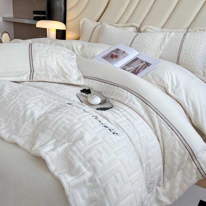 91家纺网 家纺一手货源 找家纺 2024秋冬新款时尚宽边立体剪花刺绣加厚牛奶绒四件套-赫莲娜系列 赫莲娜奶白