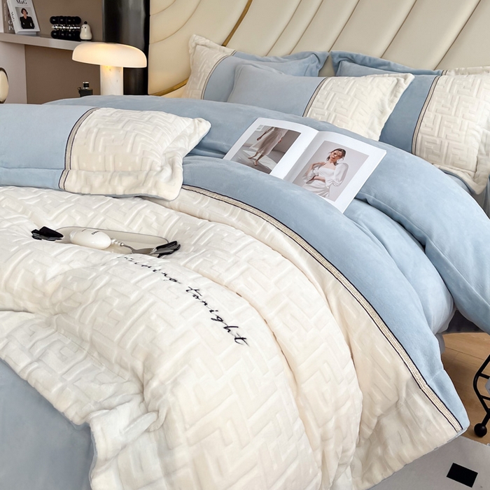 91家纺网 家纺一手货源 找家纺 2024秋冬新款时尚宽边立体剪花刺绣加厚牛奶绒四件套-赫莲娜系列 赫莲娜蓝灰