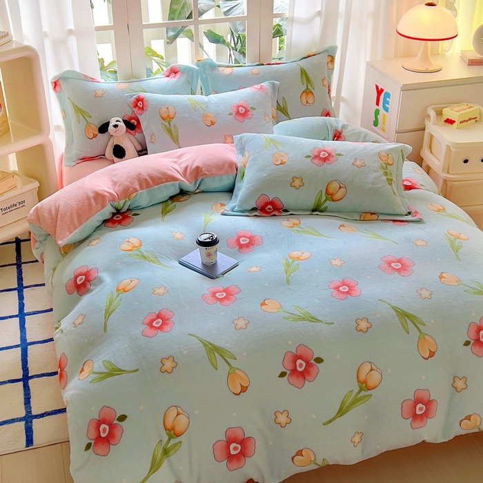 91家纺网 家纺一手货源 找家纺 丝羽坊 2024新款加厚小清新牛奶绒印花四件套单被套床笠四件套-场景二 花季